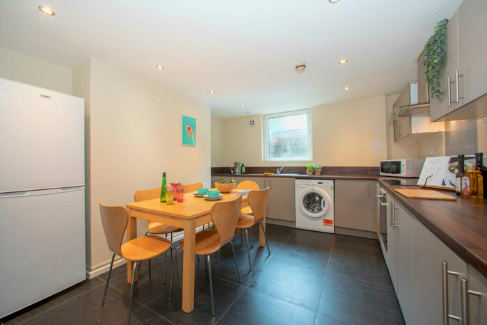 6 Bedroom Property To Rent In Chestnut Avenue, Hyde Park, Leeds, LS6