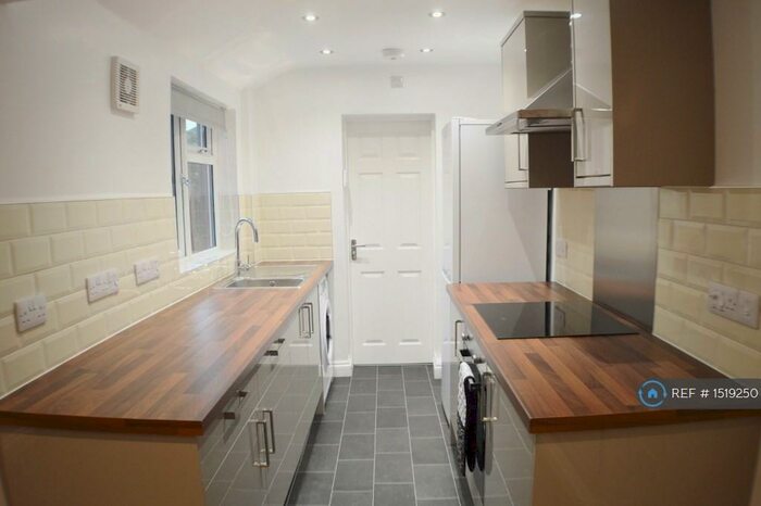 2 Bedroom Terraced House To Rent In Warwick Street, Nottingham, NG7