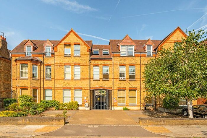 2 Bedroom Flat To Rent In Grange Park, Ealing, W5