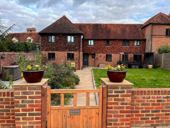 4 Bedroom Semi-Detached House For Sale In Benover Road, Yalding, Maidstone, ME18