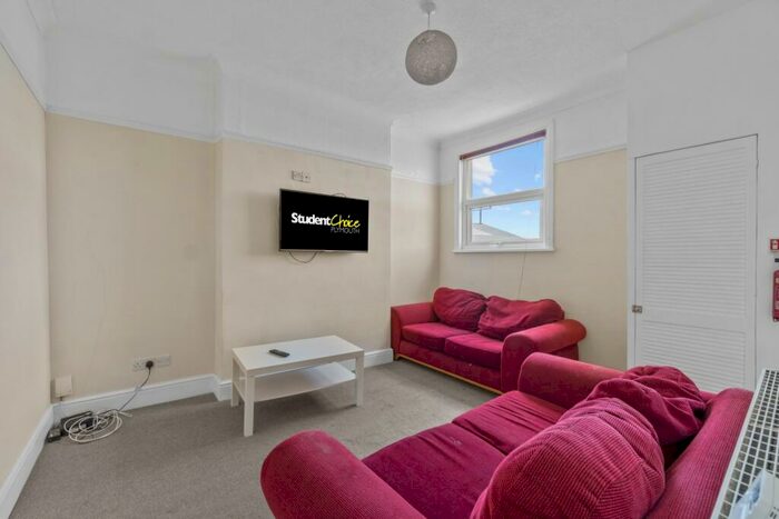 4 Bedroom Terraced House To Rent In Glen Park Avenue, Plymouth, Devon, PL4