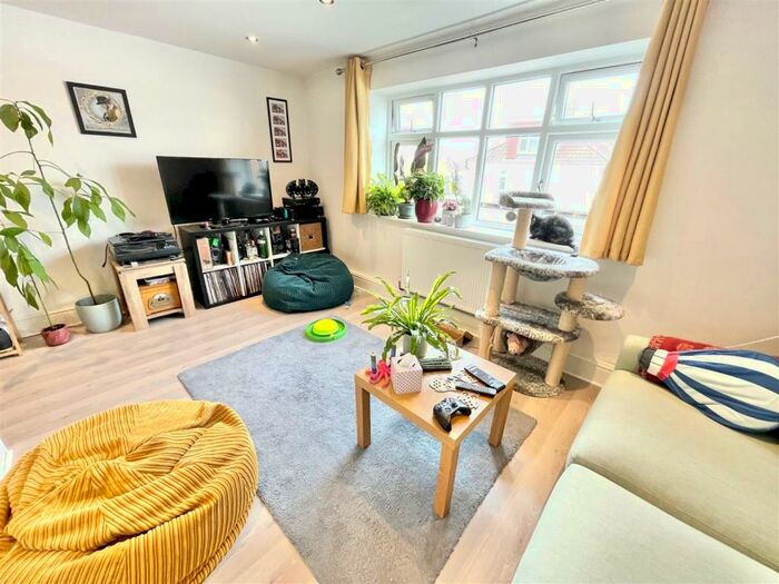 2 Bedroom Maisonette To Rent In Southmead Road, Westbury-on-Trym, BS10