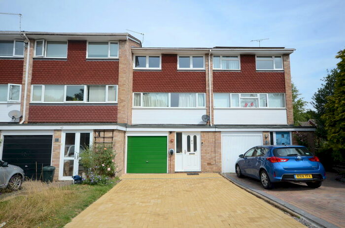 4 Bedroom Terraced House To Rent In Shefford Crescent, RG40