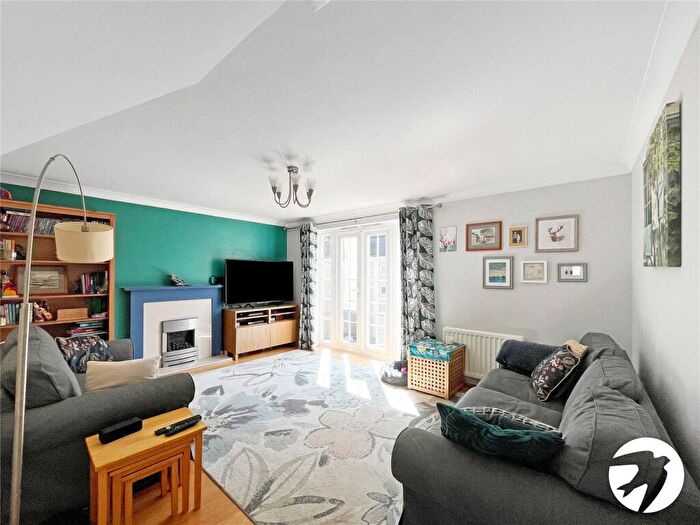 5 Bedroom Semi-Detached House For Sale In Raite Green, Sittingbourne, Kent, ME10