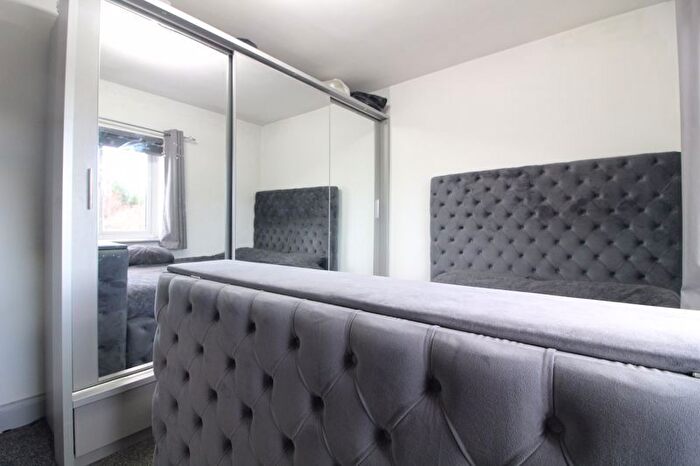 3 Bedroom Terraced House For Sale In Solway Road South, Luton, LU3