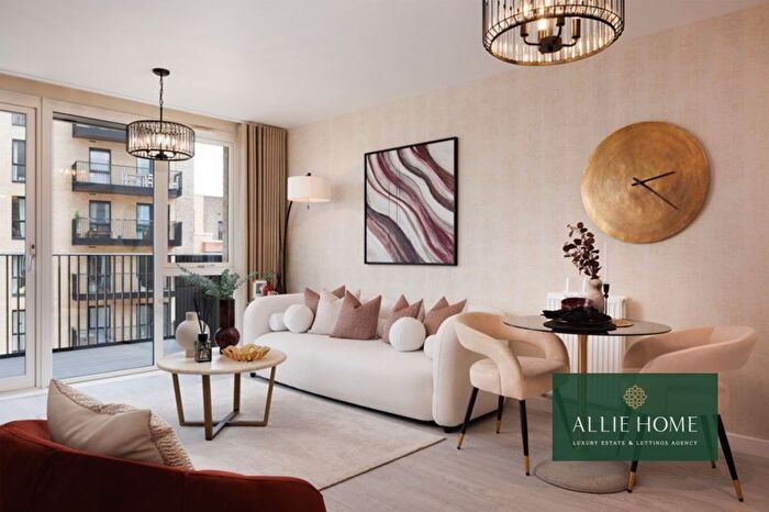 2 Bedroom Flat For Sale In Nestle Avenue, Hayes Village Carnation Gardens, UB3