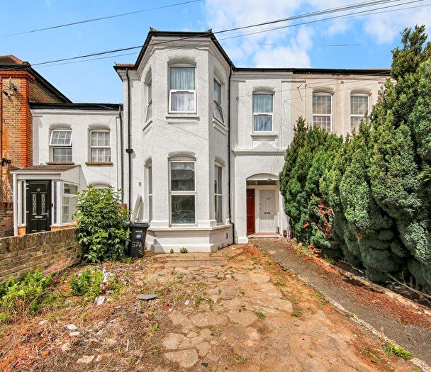 1 Bedroom Flat For Sale In A Eastwood Road, Ilford, Essex, IG3