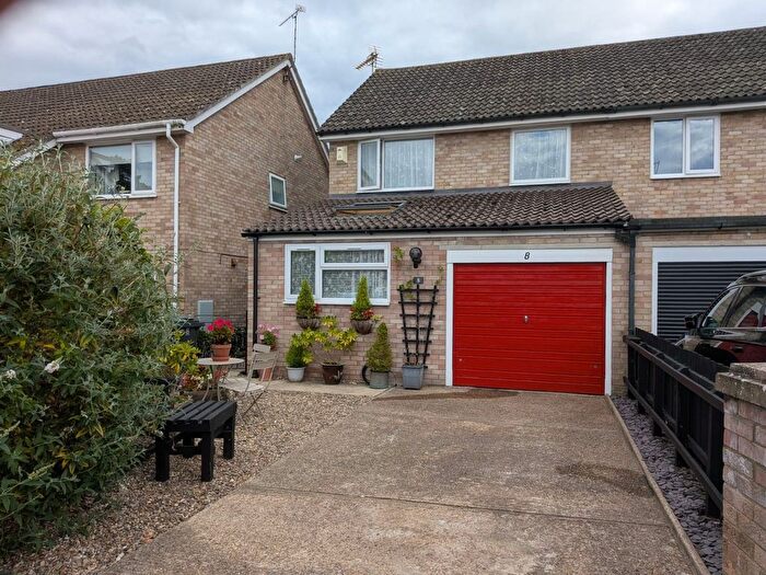 3 Bedroom Semi-Detached House For Sale In Cunningham Close, Thetford, IP24