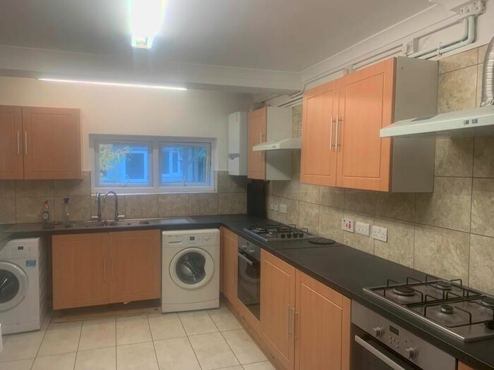 6 Bedroom Property To Rent In Avondale Road, London, N15