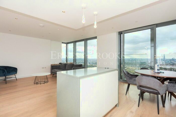 2 Bedroom Apartment To Rent In Landmark Pinnacle, Marsh Wall, Canary Wharf, E14