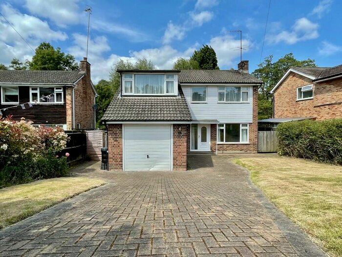 4 Bedroom Detached House To Rent In Windmill Way, Reigate, RH2
