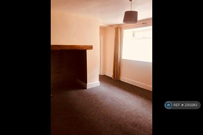 2 Bedroom Flat To Rent In Bridge Street, Newcastle Emlyn, SA38