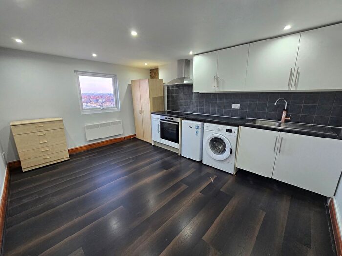 Studio To Rent In London Road, London, SW17