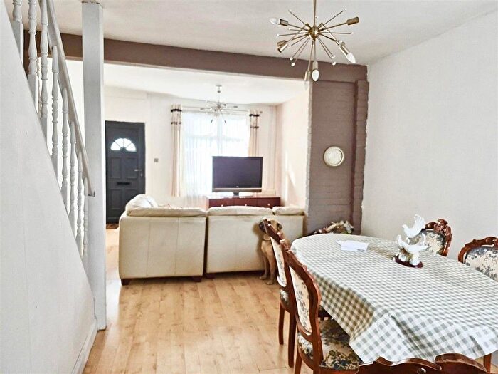 2 Bedroom End Terrace House For Sale In Gordon Road, Dartford, Kent, DA1
