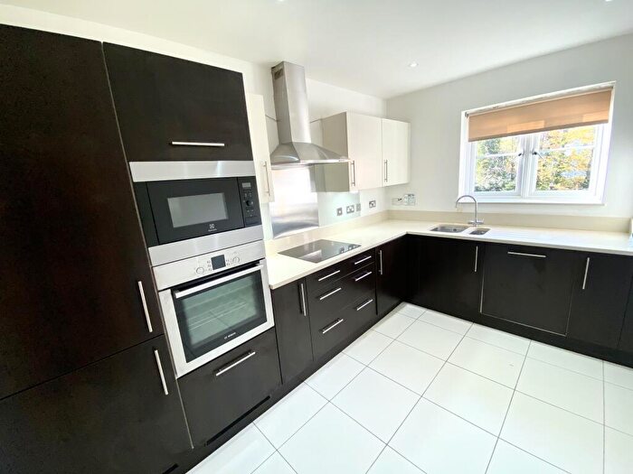 2 Bedroom Apartment To Rent In Wray Park Road, Reigate, RH2