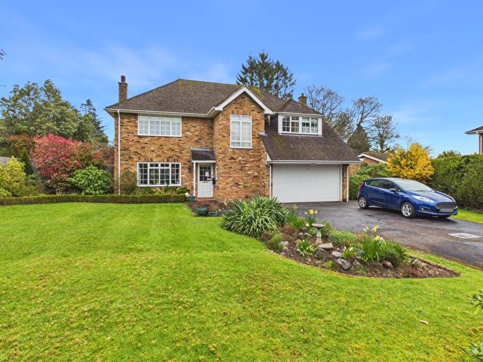 4 Bedroom Detached House For Sale In Old Farm Close, Knotty Green, Beaconsfield, Buckinghamshire, HP9