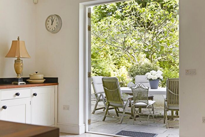 6 Bedroom Detached House To Rent In Old Esher Road, Hersham, KT12