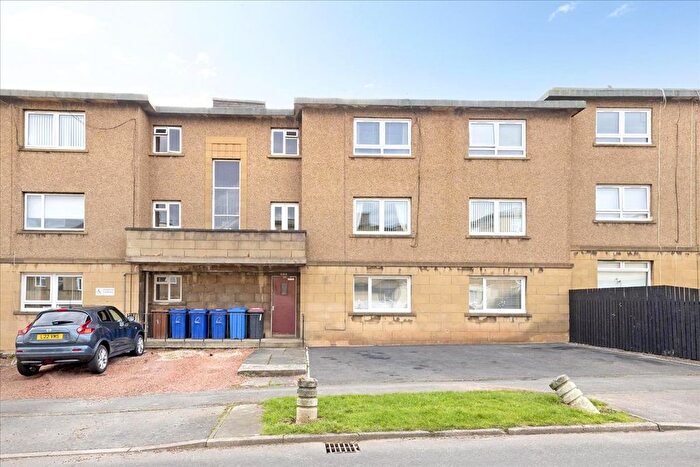 3 Bedroom Flat For Sale In Waverley Crescent, Bonnyrigg, EH19