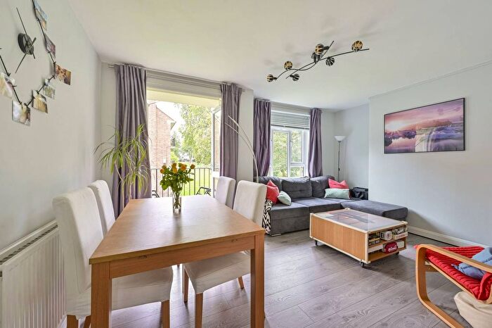 3 Bedroom Flat For Sale In Whitnell Way, Putney, London, SW15