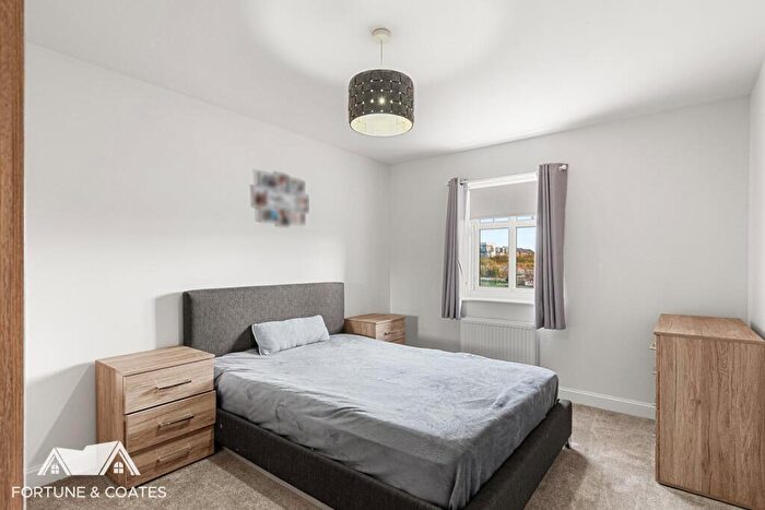 2 Bedroom Coach House For Sale In Fieldfare Way, Harlow, CM17