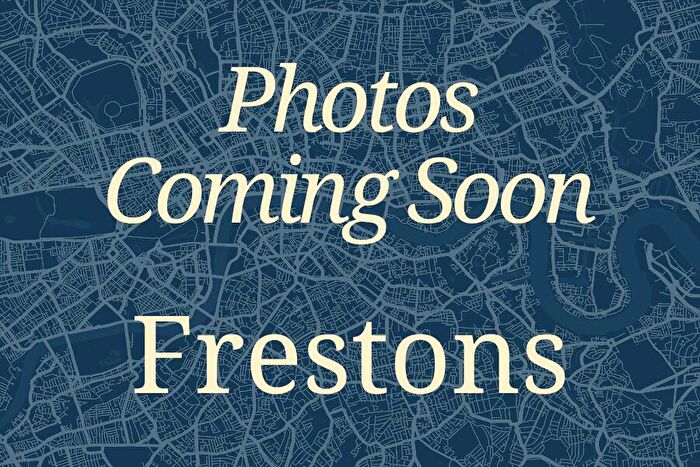 Apartment To Rent In Parsifal Road, London, NW6