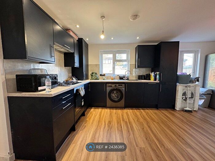 4 Bedroom Semi-Detached House To Rent In St. Helens Road, Erith, DA18