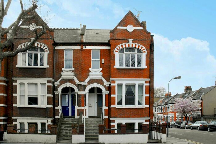 3 Bedroom Maisonette To Rent In Wandsworth Bridge Road, South Park, London, SW6