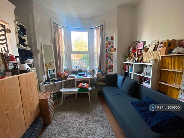 Studio To Rent In Holmdale Terrace, London, N15