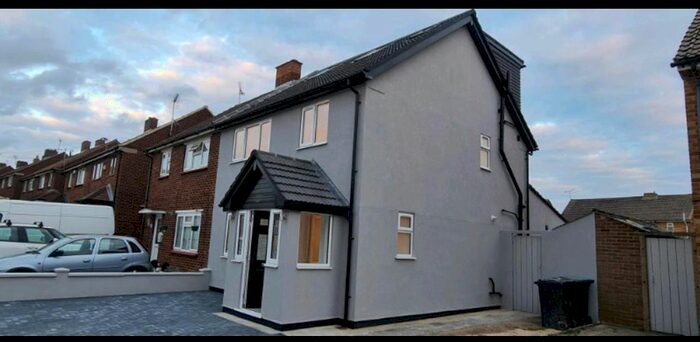 4 Bedroom Semi-Detached House To Rent In Gravesend, Kent, DA11