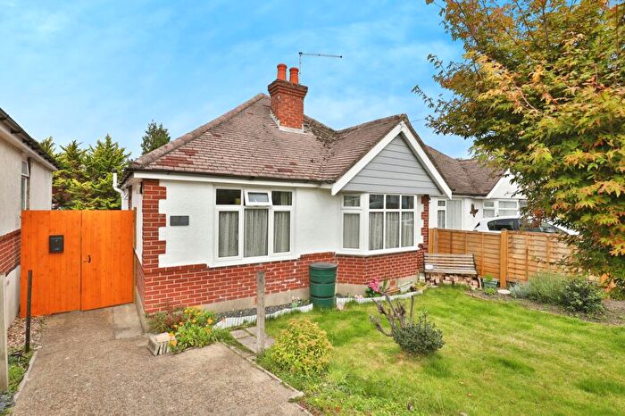 3 Bedroom Bungalow For Sale In Newlyn Way, Poole, Dorset, BH12
