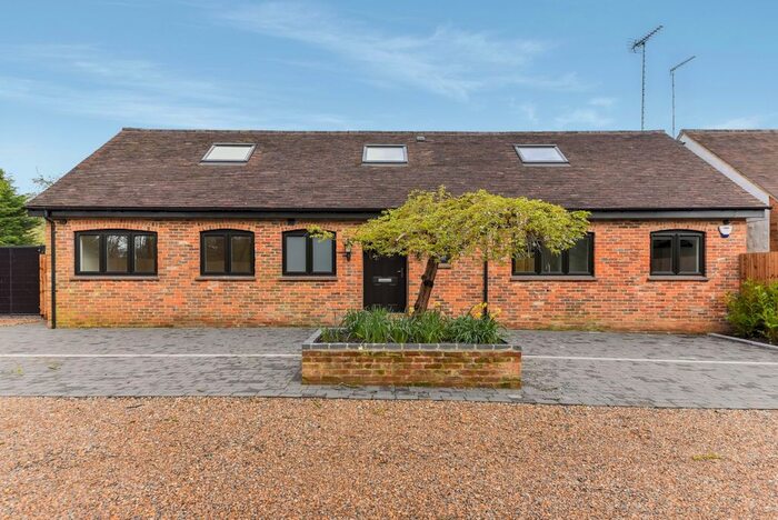 4 Bedroom Detached House To Rent In Clamp Hill, Stanmore, HA7