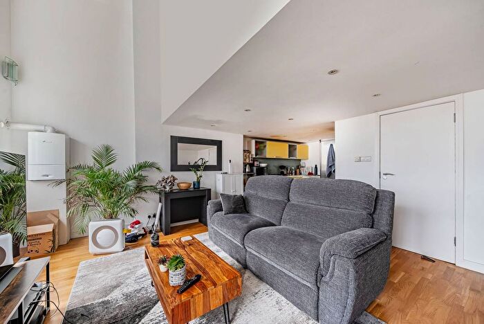 1 Bedroom Flat To Rent In Broadwater Road, Tooting, London, SW17
