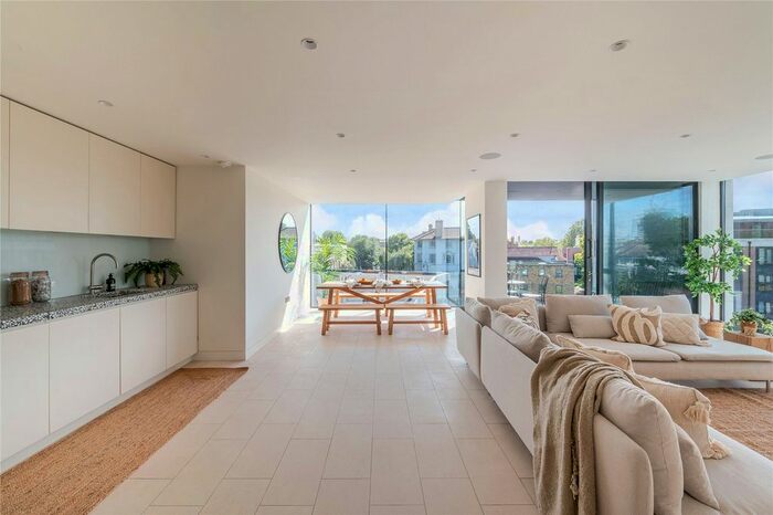 3 Bedroom Flat To Rent In Oval Road, London, NW1