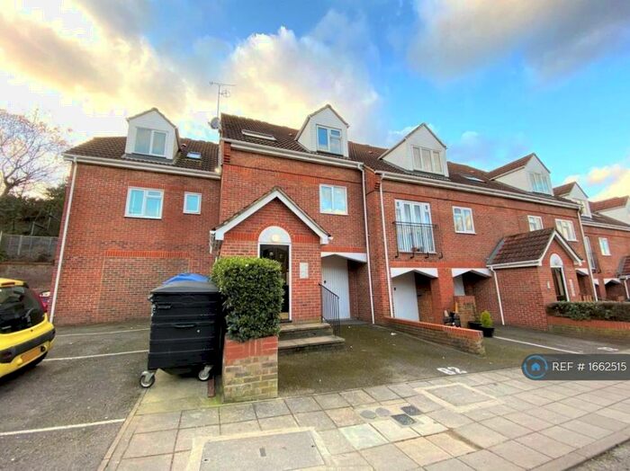 1 Bedroom Flat To Rent In Plumstead, London, SE18