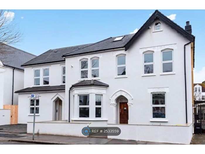 2 Bedroom Flat To Rent In Whitworth Road, London, SE25