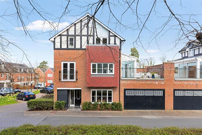 3 Bedroom House To Rent In Uplands Road, Guildford, GU1