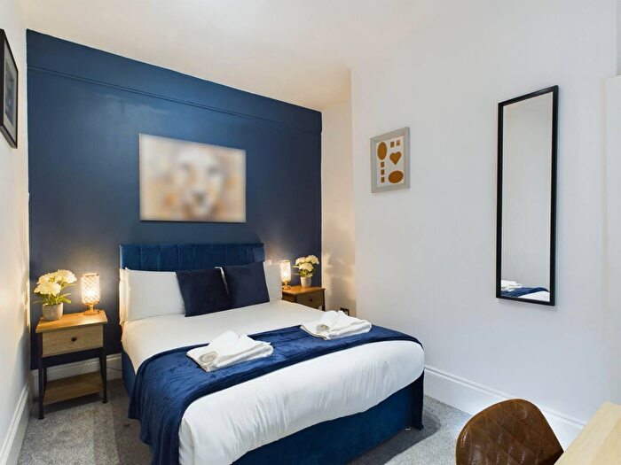 2 Bedroom Apartment To Rent In Western Road, Hove, BN3