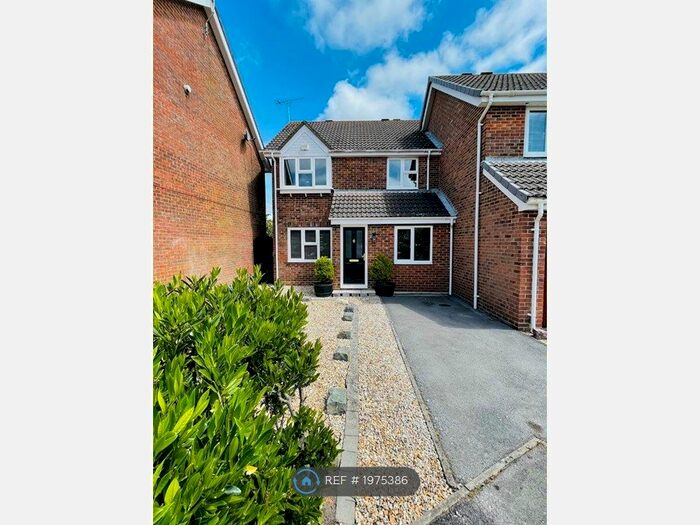 4 Bedroom Semi-Detached House To Rent In Henry Close, Holbury, Southampton, SO45