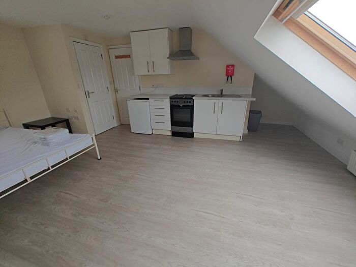 Studio To Rent In Park Road, Hounslow, TW3