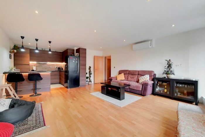 2 Bedroom Flat To Rent In Southwark Bridge Road, London, SE1