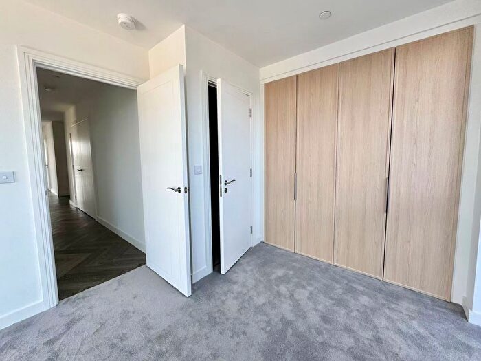 3 Bedroom Flat To Rent In London, NW9