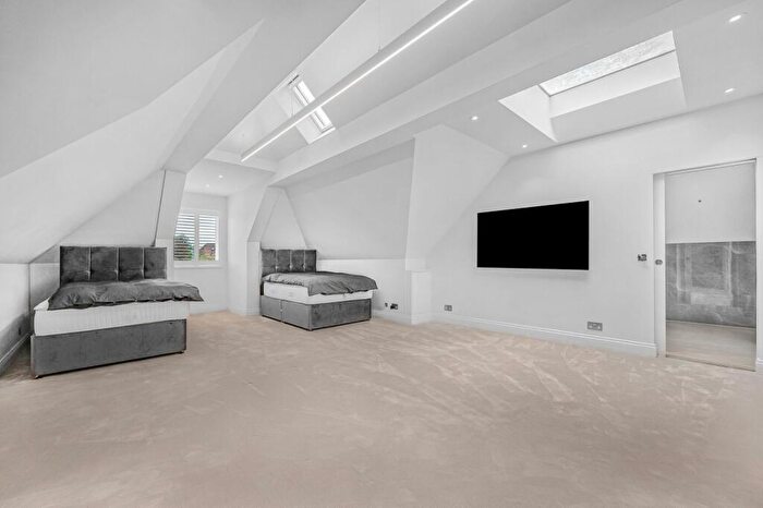 5 Bedroom Detached House For Sale In Rowdon Avenue, London, NW10