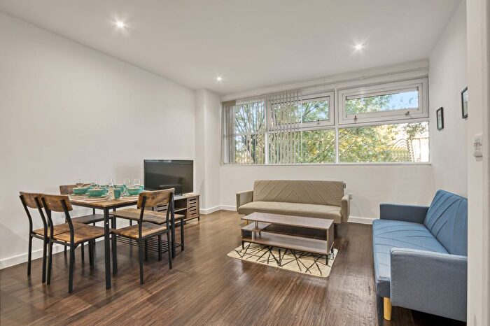 2 Bedroom Flat To Rent In Bath Road, London, SL1