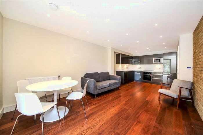 2 Bedroom Flat To Rent In St Lukes Square, Canning Town, London, E16