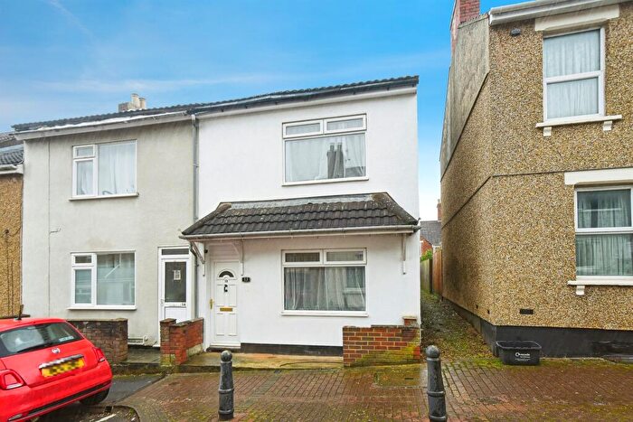 3 Bedroom End Of Terrace House For Sale In Dover Street, Swindon, SN1
