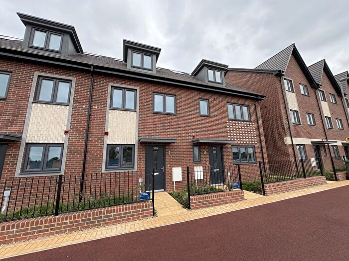 3 Bedroom House To Rent In Barrosa Way, Whitehouse, Milton Keynes, MK8