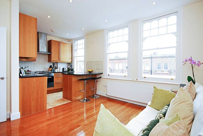 2 Bedroom Flat To Rent In Queenstown Road, Battersea, London, SW8