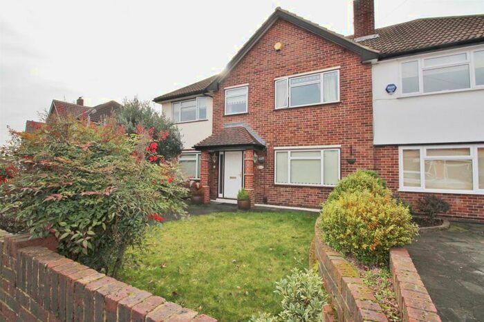 4 Bedroom Semi-Detached House To Rent In Long Lane, Bexleyheath, DA7
