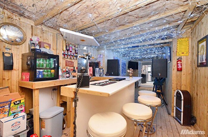 3 Bedroom Semi Detached House For Sale In Willow Close, Runcorn, WA7