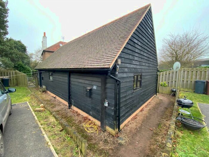 2 Bedroom Cottage To Rent In Earls Lane, Potters Bar EN6